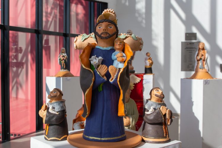 “Do Barro à Devoção – Os Santos de São José” em exposição na Prefeitura
