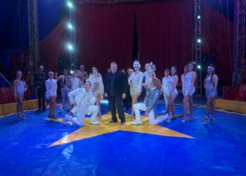 Circo Rakmer aposta em formato drive-in para realizar os espetáculos