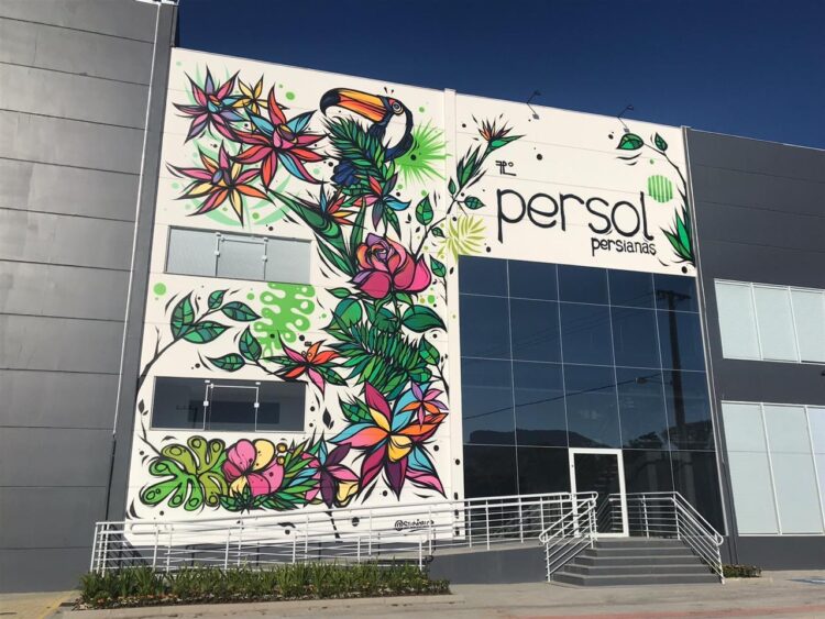 Indústria investe em arte urbana para a fachada da nova unidade