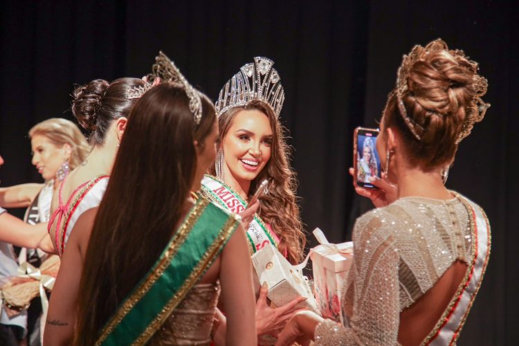 Representante de São José vence Miss Beleza Santa Catarina e segue para seletiva nacional