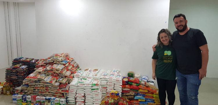 Instituto Bem Viver recebe doação de uma tonelada de alimentos do Shopping Itaguaçu