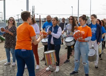 Projeto Arte Cultura leva samba-reggae para oficina de percussão