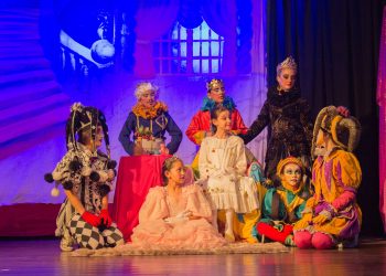 Apresentações das Oficinas do Teatro Adolpho Mello seguem até novembro