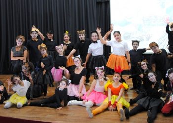 Colégio municipal completa 23 anos de troca-troca literário