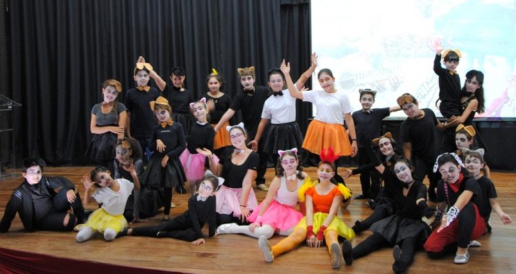 Colégio municipal completa 23 anos de troca-troca literário