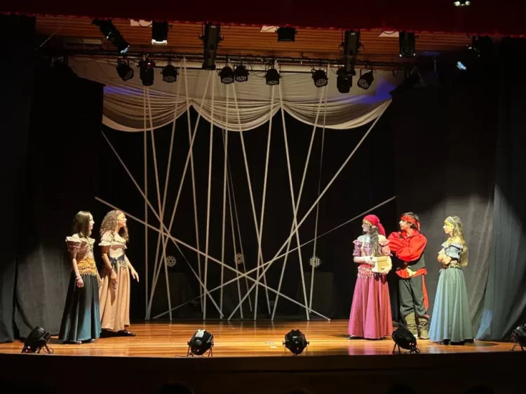 São José abre inscrições para cursos gratuitos em teatro, dança, teatro lambe-lambe e olaria
