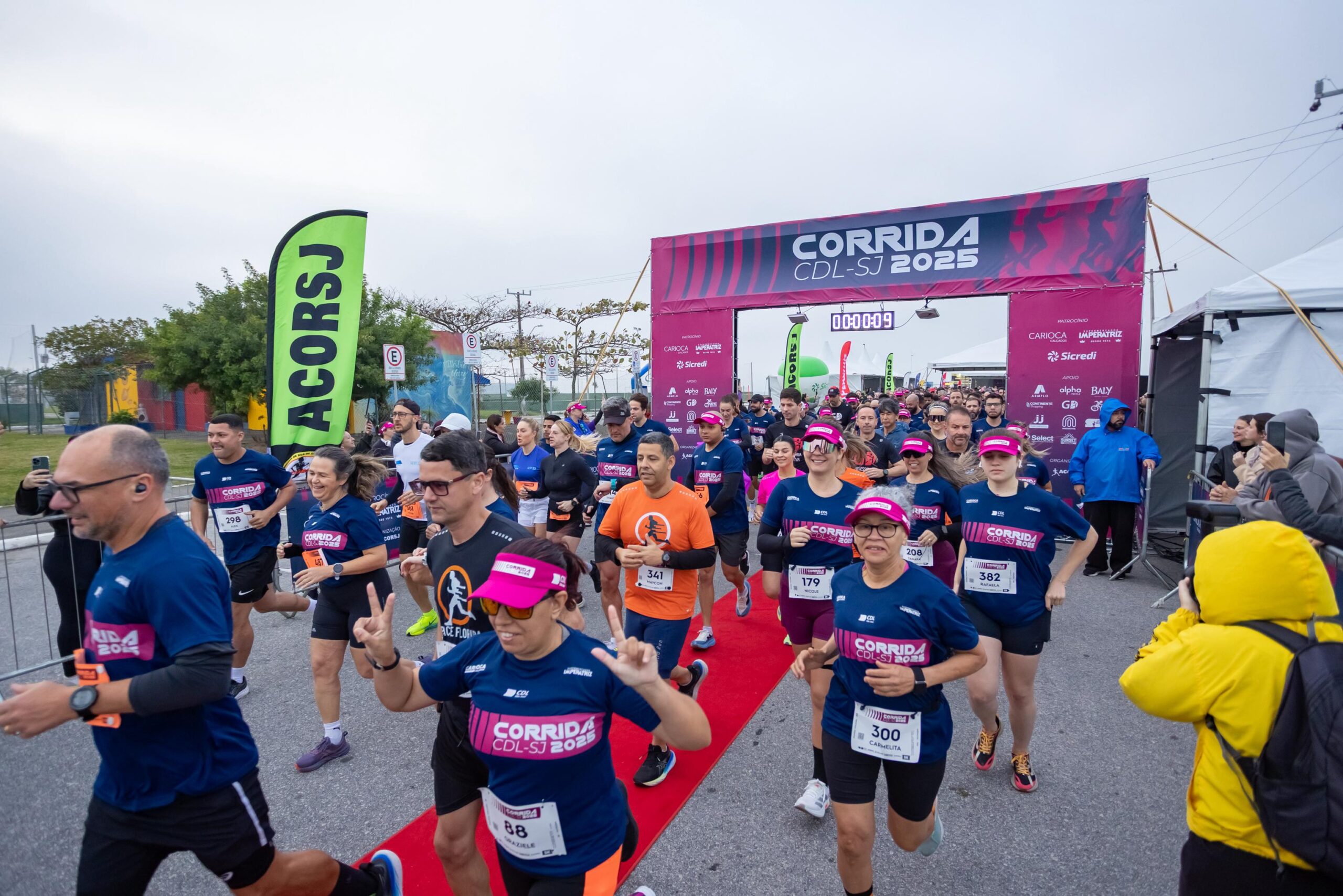 Mais de 700 pessoas participam de corrida em São José