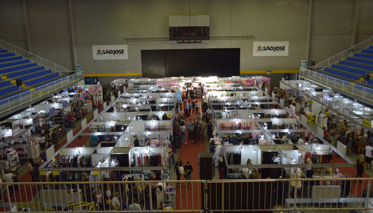 Mega Liquidação de São José terá apresentação de corais e chegada do Papai Noel