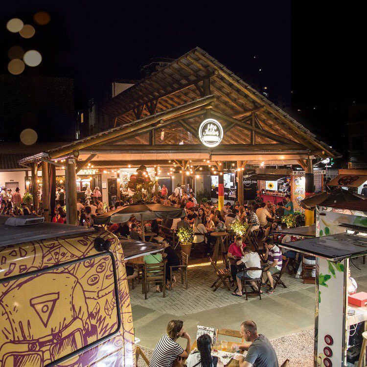 Meu Jardim Food Park completa dois anos como referência em happy hour em São José