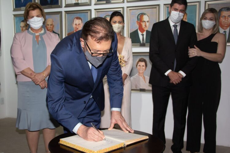 Orvino Coelho de Ávila e Michel Schlemper tomam posse em São José