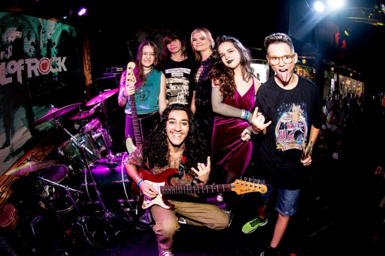 K-Platz Markt celebra o Dia Internacional do Rock com show da School of Rock Floripa