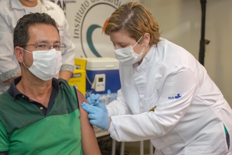 Em São José, governo de Santa Catarina dá início à vacinação contra a Covid-19